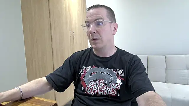Snapshot of BrettJ81 chatting on March 20, 2026, 2:29 pm BrettJ81 online show from March 20, 2026, 2:29 pm