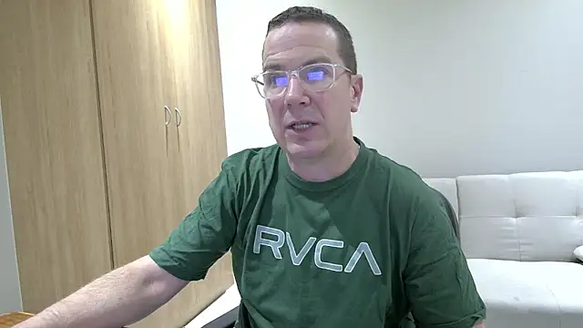 Snapshot of BrettJ81 chatting on April 7, 2026, 5:59 pm BrettJ81 online show from April 7, 2026, 5:59 pm