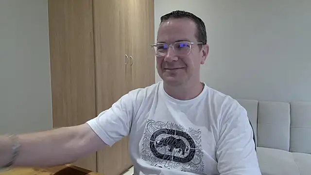 Snapshot of BrettJ81 chatting on January 11, 2026, 2:46 pm BrettJ81 online show from January 11, 2026, 2:46 pm