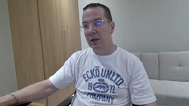 Snapshot of BrettJ81 chatting on March 26, 2026, 2:48 pm BrettJ81 online show from March 26, 2026, 2:48 pm