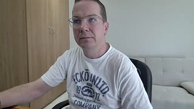 Snapshot of BrettJ81 chatting on April 11, 2026, 1:48 pm BrettJ81 online show from April 11, 2026, 1:48 pm