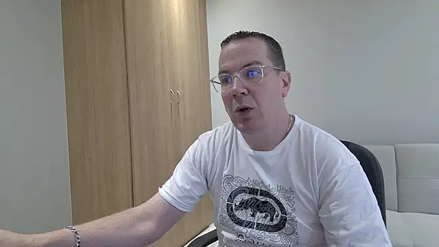 Snapshot of BrettJ81 chatting on December 20, 2025, 9:12 am BrettJ81 online show from December 20, 2025, 9:12 am