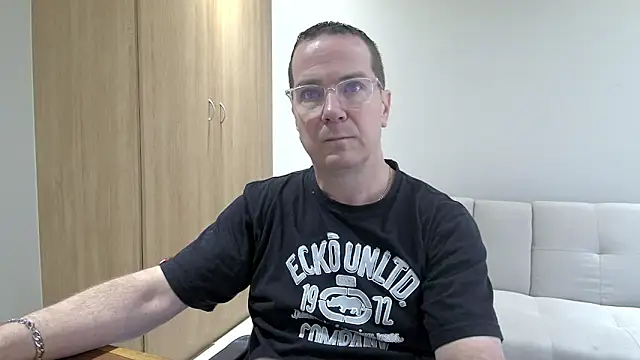 Snapshot of BrettJ81 chatting on April 25, 2026, 11:02 am BrettJ81 online show from April 25, 2026, 11:02 am