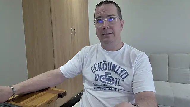 Snapshot of BrettJ81 chatting on December 17, 2025, 1:16 pm BrettJ81 online show from December 17, 2025, 1:16 pm