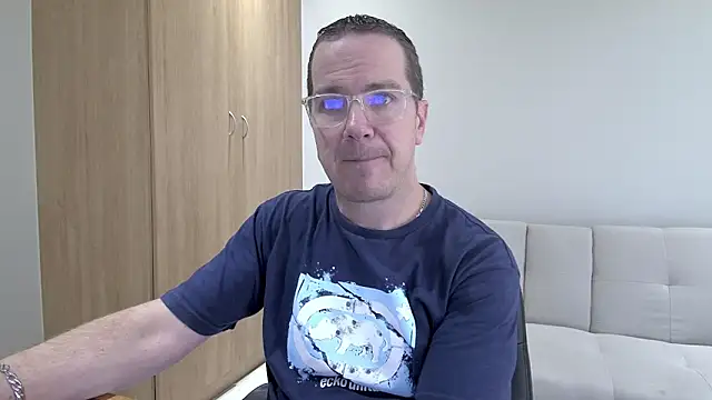 Snapshot of BrettJ81 chatting on April 20, 2026, 2:51 pm BrettJ81 online show from April 20, 2026, 2:51 pm