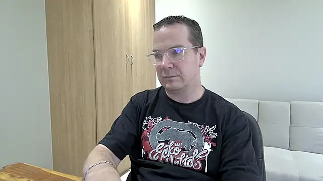 Snapshot of BrettJ81 chatting on January 16, 2026, 1:15 pm BrettJ81 online show from January 16, 2026, 1:15 pm