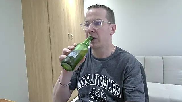 Snapshot of BrettJ81 chatting on March 25, 2026, 2:38 pm BrettJ81 online show from March 25, 2026, 2:38 pm