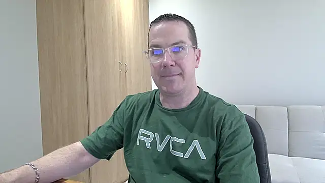 Snapshot of BrettJ81 chatting on December 21, 2025, 12:07 pm BrettJ81 online show from December 21, 2025, 12:07 pm