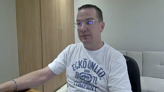 Snapshot of BrettJ81 chatting on February 28, 2026, 2:17 pm BrettJ81 online show from February 28, 2026, 2:17 pm