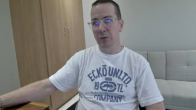 Snapshot of BrettJ81 chatting on March 27, 2026, 2:07 pm BrettJ81 online show from March 27, 2026, 2:07 pm