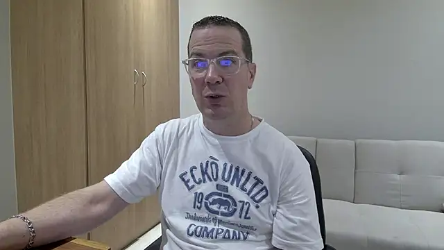 Snapshot of BrettJ81 chatting on April 22, 2026, 3:08 pm BrettJ81 online show from April 22, 2026, 3:08 pm