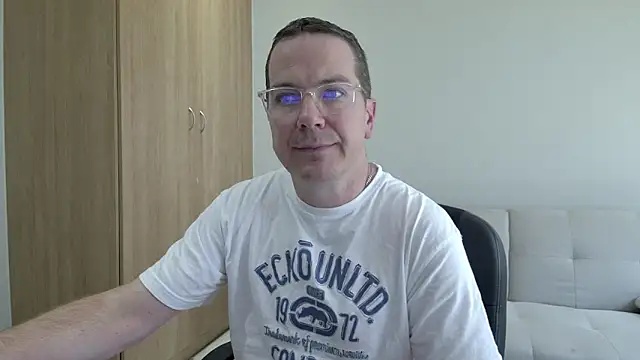 Snapshot of BrettJ81 chatting on April 12, 2026, 9:01 am BrettJ81 online show from April 12, 2026, 9:01 am
