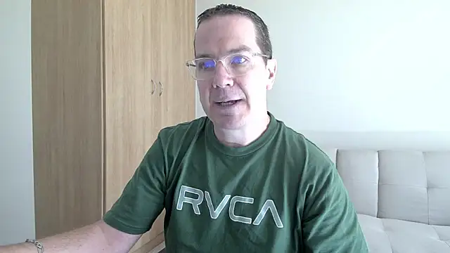 Snapshot of BrettJ81 chatting on April 18, 2026, 9:33 am BrettJ81 online show from April 18, 2026, 9:33 am