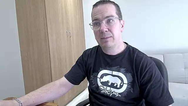 Snapshot of BrettJ81 chatting on April 4, 2026, 12:12 pm BrettJ81 online show from April 4, 2026, 12:12 pm