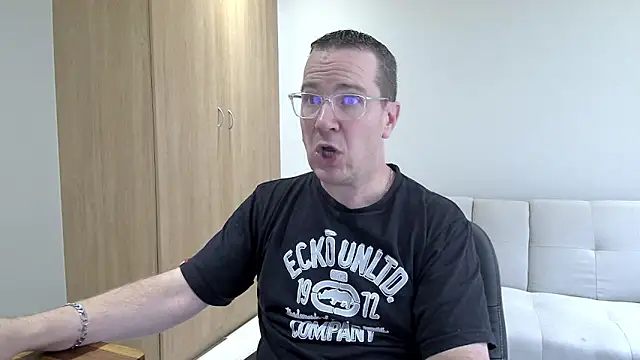 Snapshot of BrettJ81 chatting on February 2, 2026, 2:27 pm BrettJ81 online show from February 2, 2026, 2:27 pm