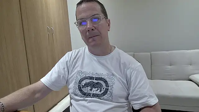 Snapshot of BrettJ81 chatting on April 5, 2026, 6:25 pm BrettJ81 online show from April 5, 2026, 6:25 pm