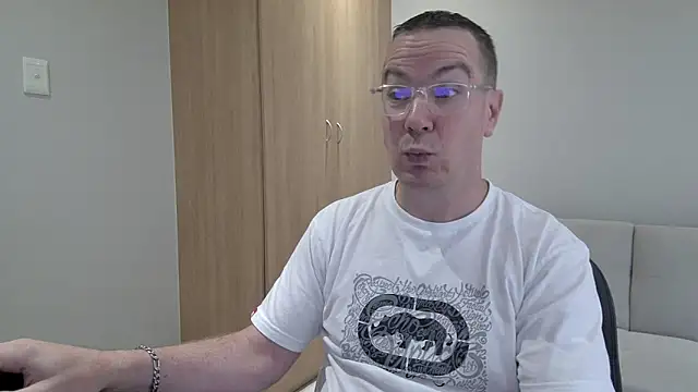 Snapshot of BrettJ81 chatting on February 18, 2026, 2:46 pm BrettJ81 online show from February 18, 2026, 2:46 pm