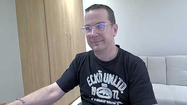 Snapshot of BrettJ81 chatting on April 9, 2026, 2:12 pm BrettJ81 online show from April 9, 2026, 2:12 pm