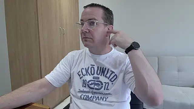 Snapshot of BrettJ81 chatting on January 7, 2026, 11:59 am BrettJ81 online show from January 7, 2026, 11:59 am