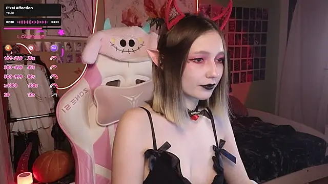 Evie Ro online show from October 28, 2025, 8:30 pm