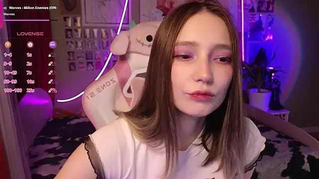 Evie Ro online show from May 3, 2026, 8:34 pm