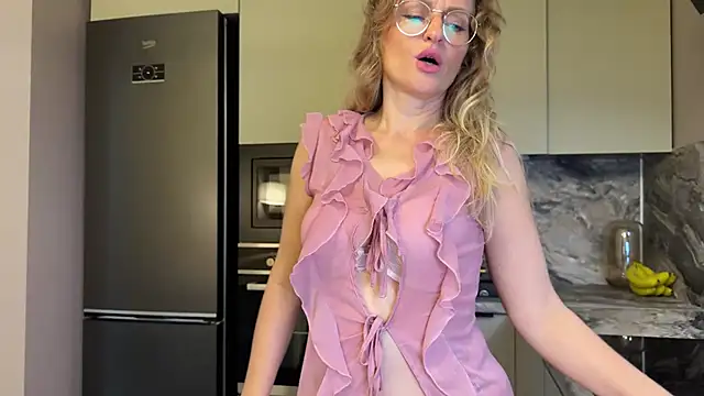 mommy nadin online show from October 7, 2025, 7:04 pm