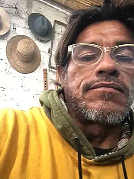 Snapshot of kvr27 chatting on October 13, 2025, 4:08 pm kvr27 online show from October 13, 2025, 4:08 pm