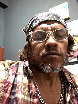 Snapshot of kvr27 chatting on November 21, 2025, 12:42 am kvr27 online show from November 21, 2025, 12:42 am