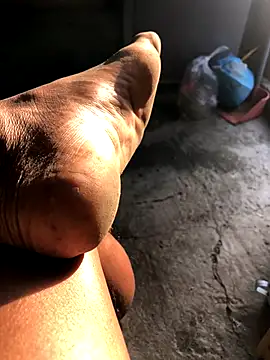 Snapshot of kvr27 chatting on December 14, 2025, 12:11 pm kvr27 online show from December 14, 2025, 12:11 pm