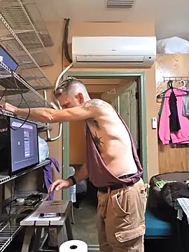 leahcimnikral online show from September 19, 2025, 1:31 am