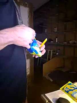 leahcimnikral online show from September 18, 2025, 8:28 am