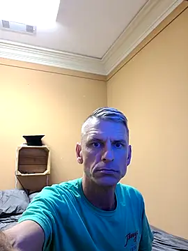 leahcimnikral online show from September 12, 2025, 3:17 am