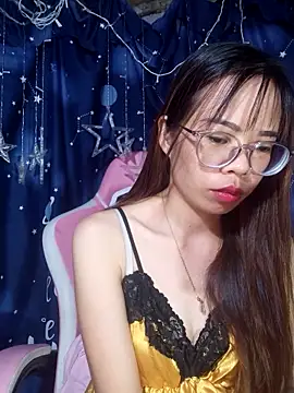   Mai-love19   online show from November 10, 2025, 12:10 pm