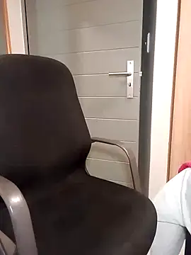 Snapshot of BabySweetDee chatting on February 24, 2025, 3:23 am BabySweetDee online show from February 24, 2025, 3:23 am