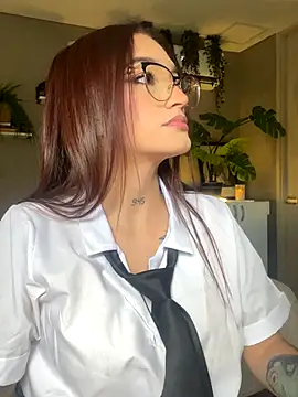 Snapshot of DaniDusan_ chatting on September 8, 2025, 5:45 pm DaniDusan  online show from September 8, 2025, 5:45 pm