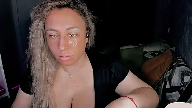 Snapshot of CumOnMy_Tits chatting on November 11, 2025, 1:22 am CumOnMy Tits online show from November 11, 2025, 1:22 am