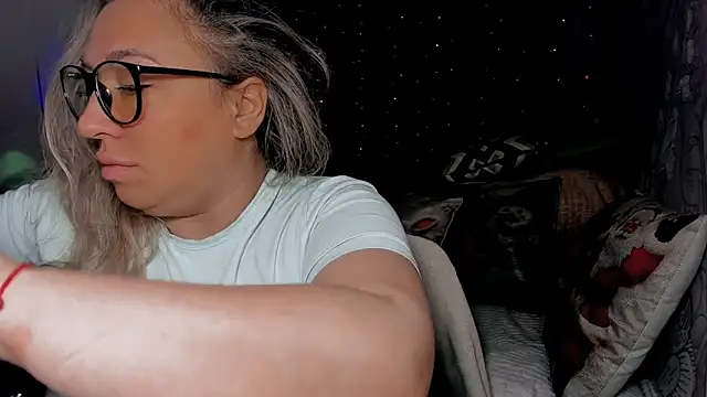 Snapshot of CumOnMy_Tits chatting on December 18, 2025, 2:05 am CumOnMy Tits online show from December 18, 2025, 2:05 am