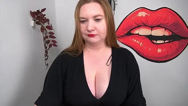 LaraDream online show from April 19, 2026, 6:43 pm