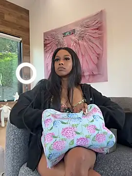 mismialove online show from February 25, 2026, 12:00 am