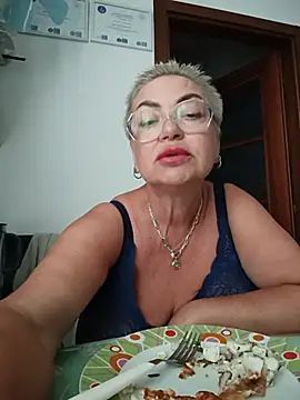 Snapshot of LindaL chatting on July 22, 2026, 11:45 am LindaL online show from July 22, 2026, 11:45 am