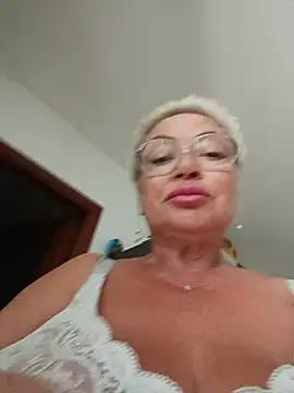 Snapshot of LindaL chatting on July 2, 2026, 10:21 am LindaL online show from July 2, 2026, 10:21 am