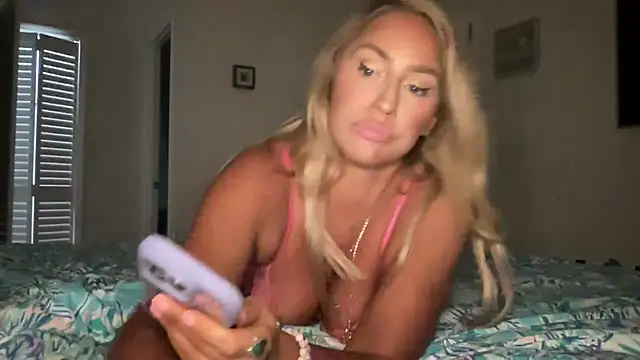 Snapshot of Fitnessbabe69 chatting on September 25, 2025, 7:25 am Fitnessbabe69 online show from September 25, 2025, 7:25 am