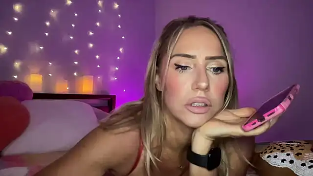 Snapshot of Fitnessbabe69 chatting on January 29, 2025, 11:41 am Fitnessbabe69 online show from January 29, 2025, 11:41 am