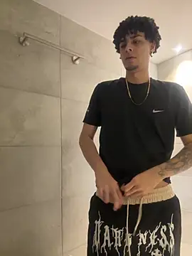 Snapshot of bigryann23 chatting on October 24, 2025, 10:25 am bigryann23 online show from October 24, 2025, 10:25 am