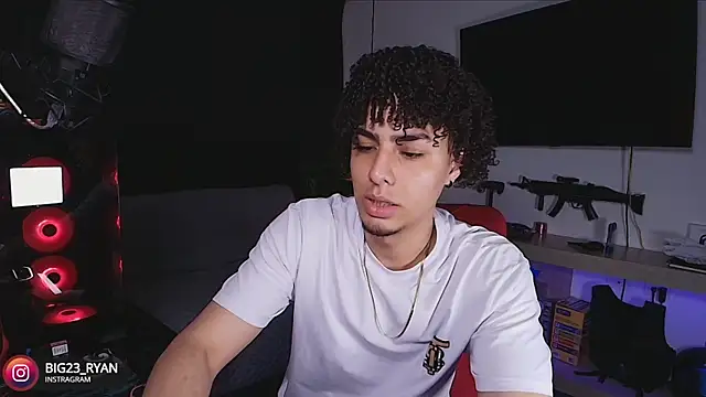 Snapshot of bigryann23 chatting on March 16, 2025, 2:10 am bigryann23 online show from March 16, 2025, 2:10 am