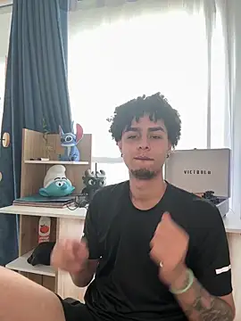 Snapshot of bigryann23 chatting on November 5, 2025, 10:02 pm bigryann23 online show from November 5, 2025, 10:02 pm