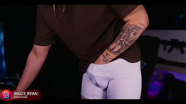 Snapshot of bigryann23 chatting on January 18, 2025, 1:08 am bigryann23 online show from January 18, 2025, 1:08 am