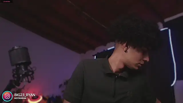 Snapshot of bigryann23 chatting on September 19, 2025, 1:20 am bigryann23 online show from September 19, 2025, 1:20 am