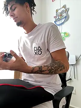 Snapshot of bigryann23 chatting on November 9, 2025, 9:30 pm bigryann23 online show from November 9, 2025, 9:30 pm