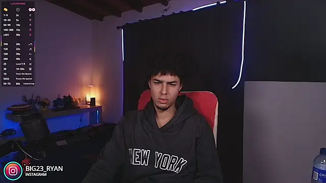 Snapshot of bigryann23 chatting on October 11, 2025, 12:22 am bigryann23 online show from October 11, 2025, 12:22 am